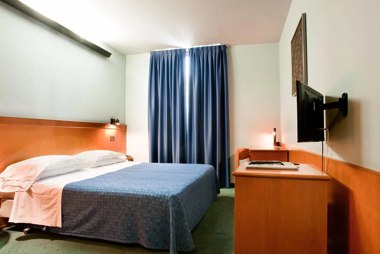 ***  Hotel Gardenia Verona İtalya