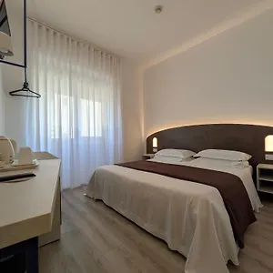 Otel Piccolo