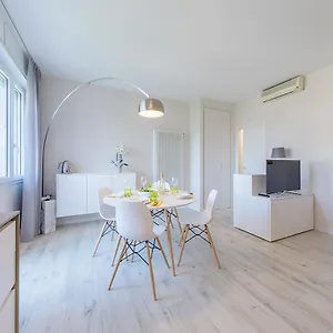 https://appartamento-valeria.it-lombardy.com